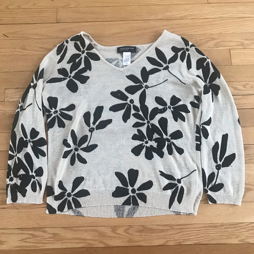 🖤Jones New York Beige Black Floral V-Neck Sweater